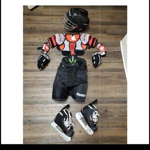 CCM/ Reebok Youth Ice Hockey Gear Bundle Youth Skates Pads Helmet Gloves Pants